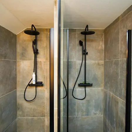 דירה Big Mama With Mobile Aircon, Free Parking