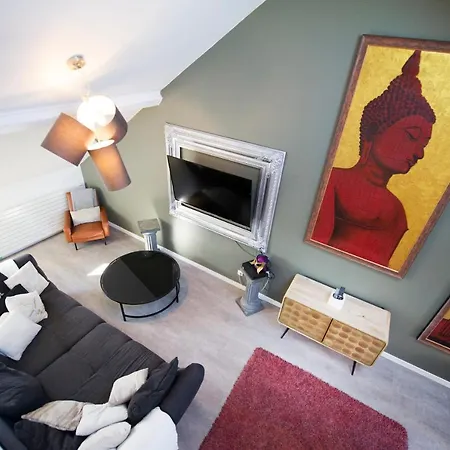 شقة Big Mama With Mobile Aircon, Free Parking *