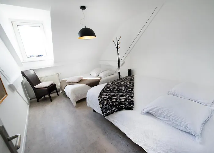 Big Mama With Mobile Aircon, Free Parking *